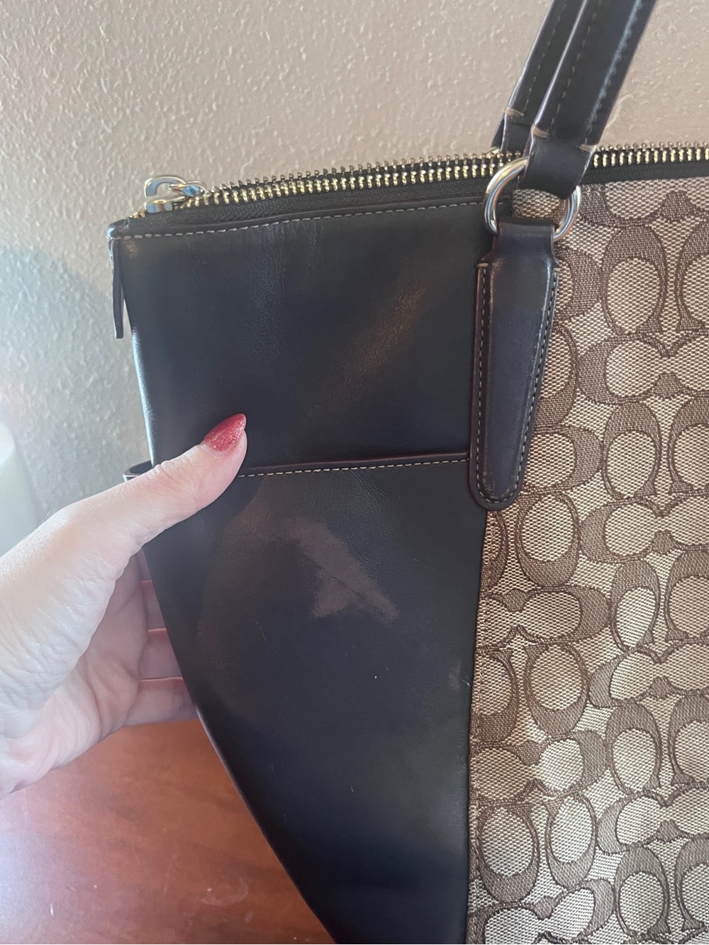 Authentic Coach Ava Tote. Signature Jacquard/dark brown leather. Gold hardware - Picture 4 of 12